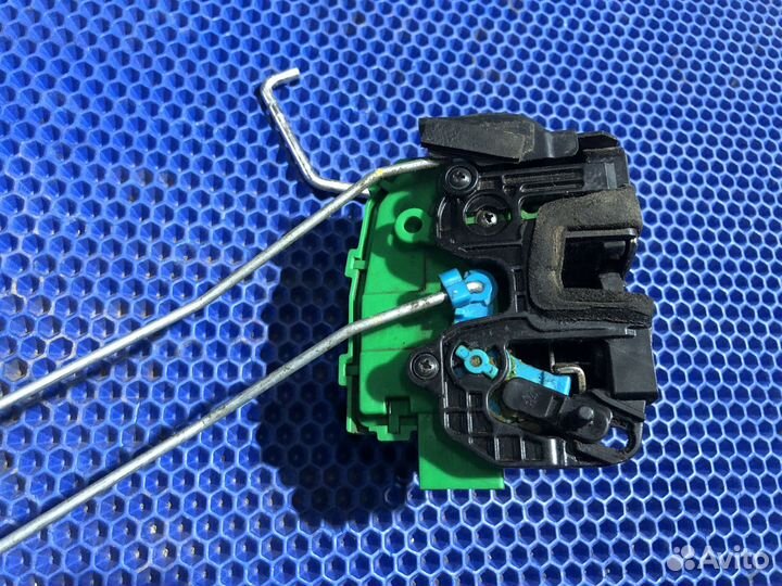 Замок двери задний правый hyundai solaris 1