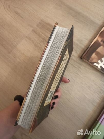 Книги (современная литература)