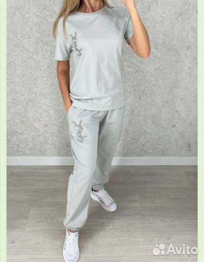 Спортивный костюм женский