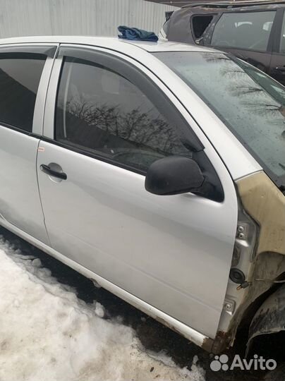 Дверь передняя правая на Skoda Fabia 1