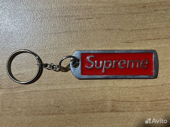 Брелок Supreme