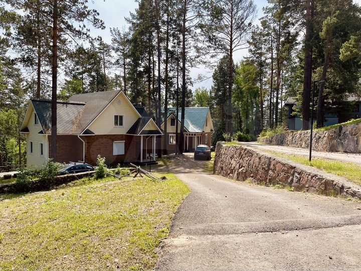 Дом 220,6 м² на участке 13 сот.