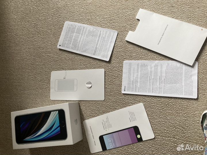 Коробка от iPhone se 2020