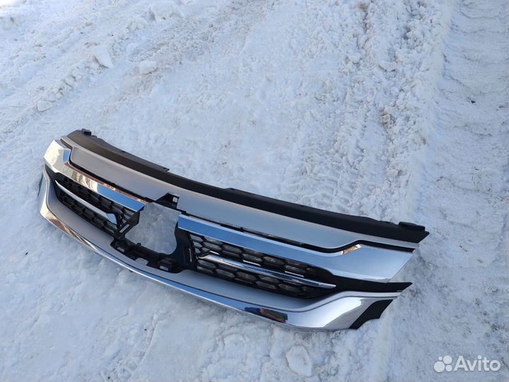 Решётка радиатора Mitsubishi Pajero Sport 3