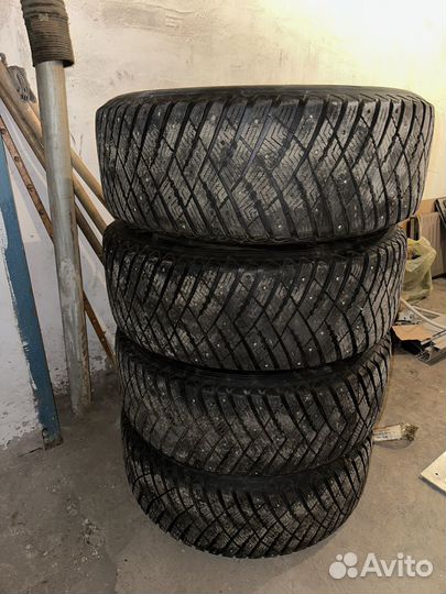 Зимние колеса на Cadillac Escalade R20 в сборе