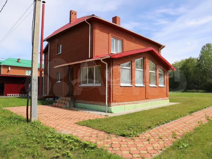 Коттедж 370 м² на участке 20 сот.