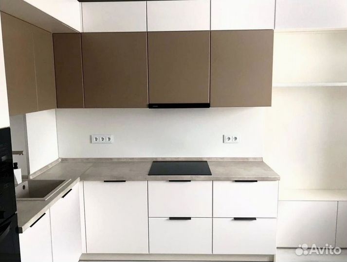 Угловой кухонный гарнитур современный