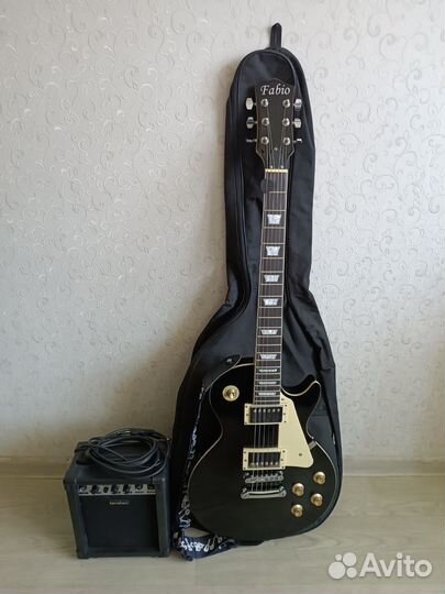 Электрогитара с комбоусилителем