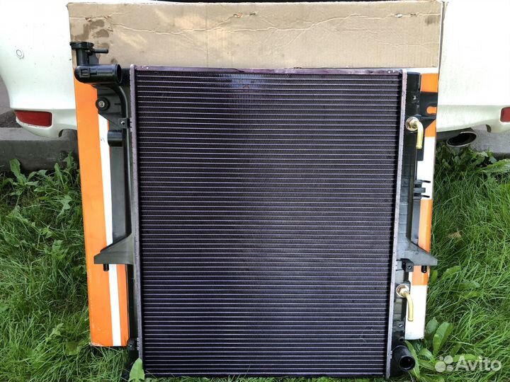 Радиатор двигателя Mitsubishi Pajero Sport/L200