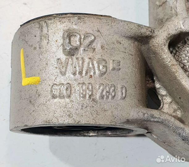 Кронштейн переднего рычага левый Skoda Fabia