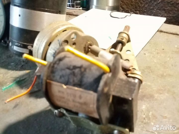 Моторчик низко оборотный