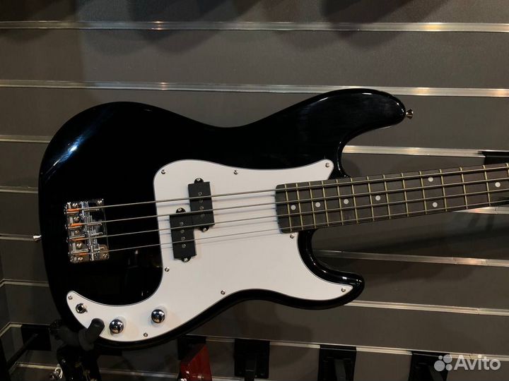 Бас-гитара Homage HEB700BK