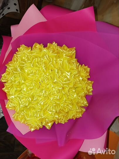 Розы из атласных лент