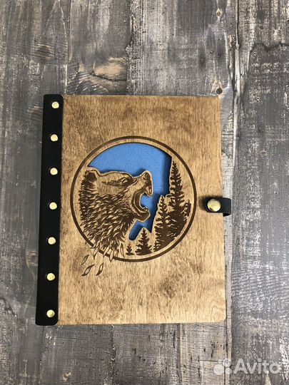 Едедневник блокнот из дерева и кожи с гравировкой