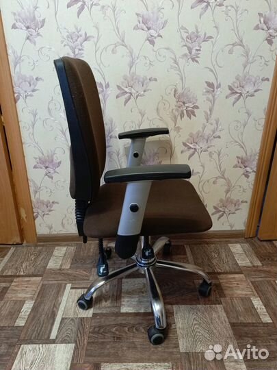 Компьютерное офисное кресло