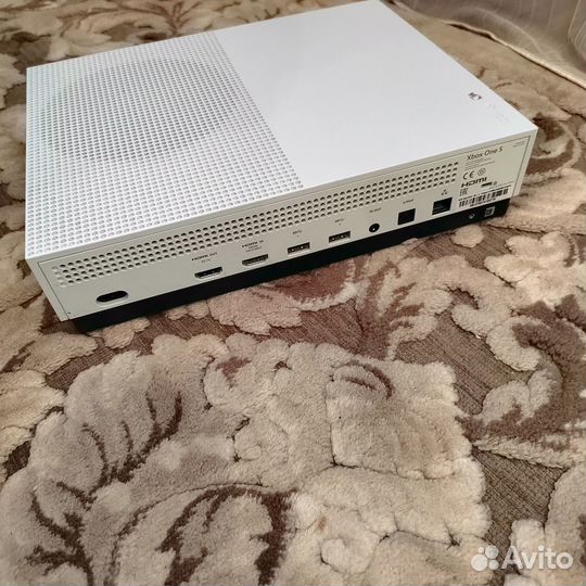 Xbox One S, 1TB, игры