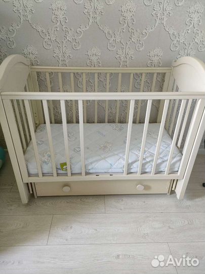 Кровать с матрацем