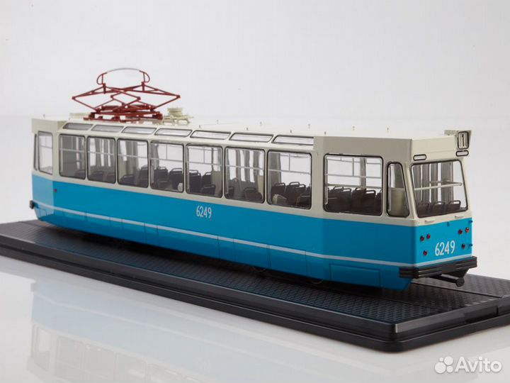 1:43 Масштабная модель Трамвай лм-68 (бело-голубой