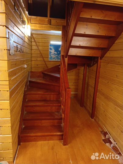 Деревянная лестница на 2этаж