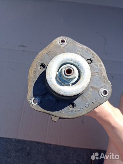 Подушка опорная ауди VW