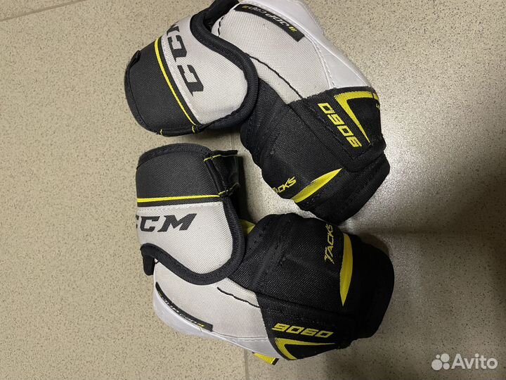 Налокотники хоккейные разные