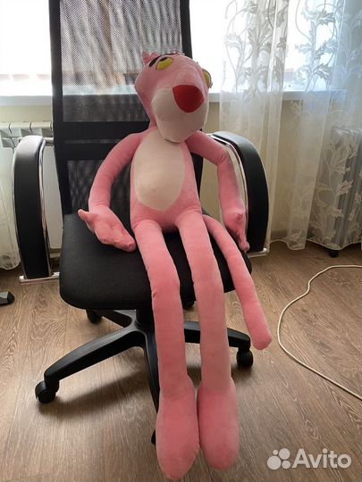 Розовая игрушка пантера
