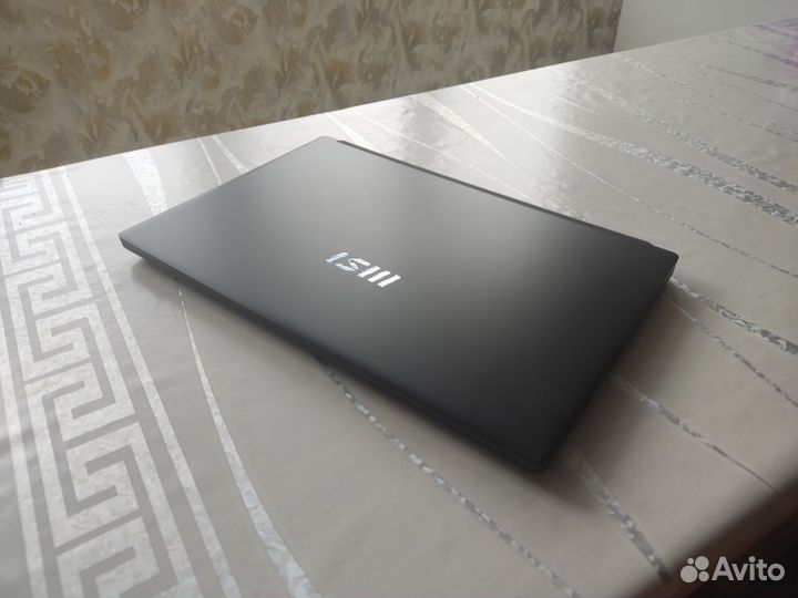 Ноутбук MSI modern 15