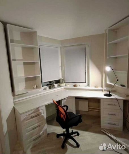 Рабочая зона у окна