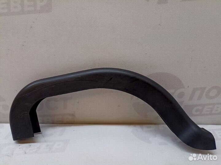 Накладка декоративная задняя левая Toyota Avensis