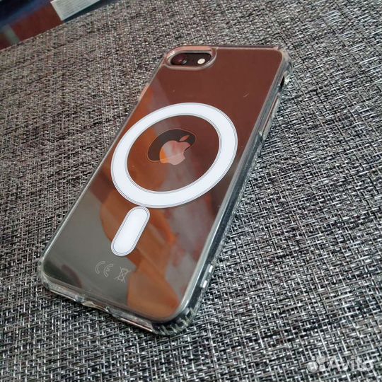 Телефон iPhone SE 128g