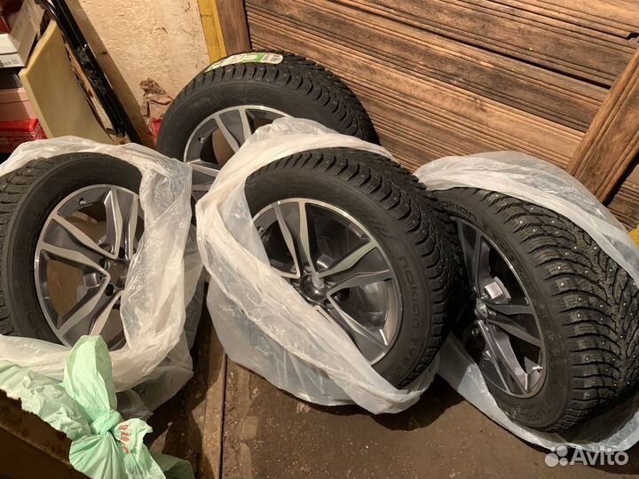 R17 Nokian Tyres Hakkapeliitta 9 225/50, PCD 5x98 DIA 66