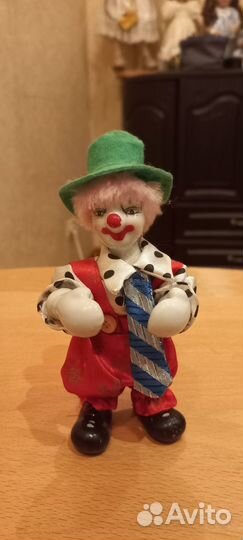 Маленькие фарфоровые клоуны