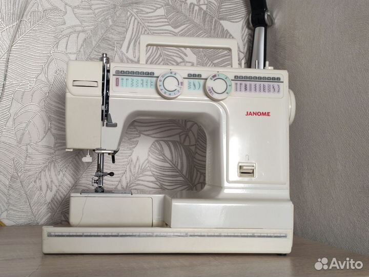 Швейная машинка janome