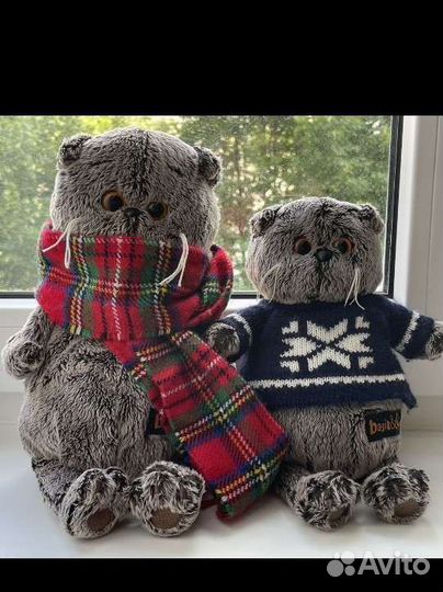 Басик в шарфе 45см, кофточке, в сумочке, лили