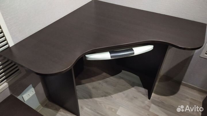 Компьютерный стол угловой