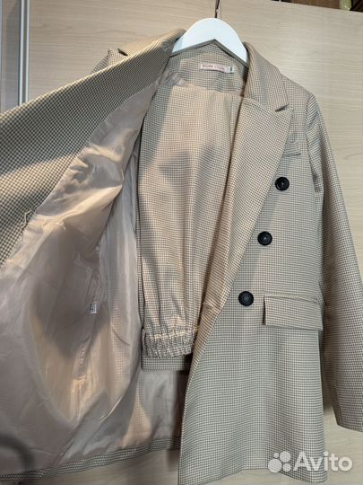 Брючный костюм женский