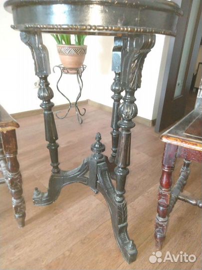 Старинный антикварный столик и 6 стульев