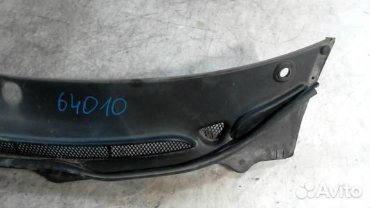 Накладка декоративная (жабо, дождевик) volvo XC70