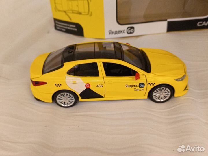 Коллекционная машинка от Яндекс такси