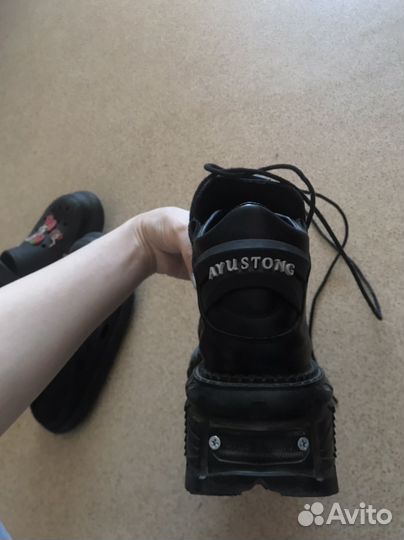 Ботинки New rock tank на руках