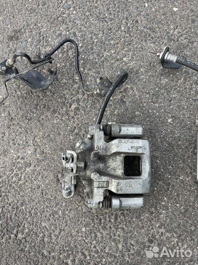 Суппорт задний правый Mitsubishi Outlander III GF