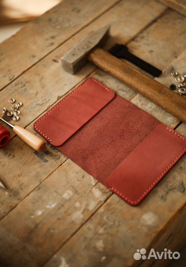 Кожаная обложка на паспорт ручной работы