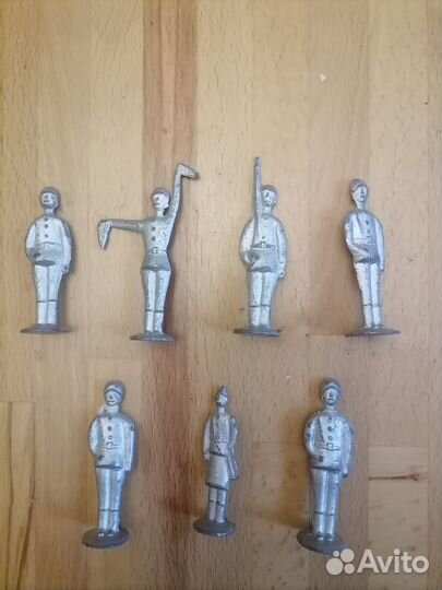 Солдатики оловянные