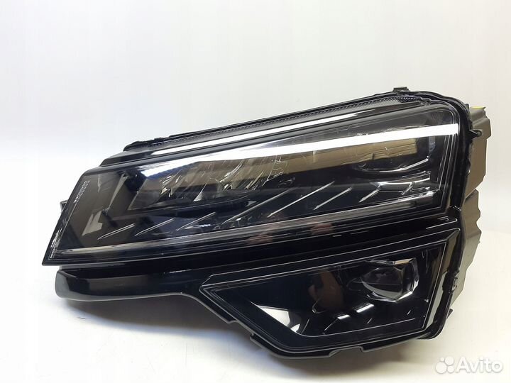 Skoda Karoq фара левая и правая комплект LED