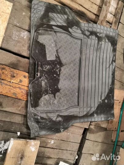 Коврик в багажник (можно регулировать размер )