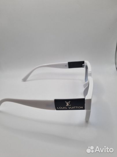 Солнцезащитные очки Louis Vuitton
