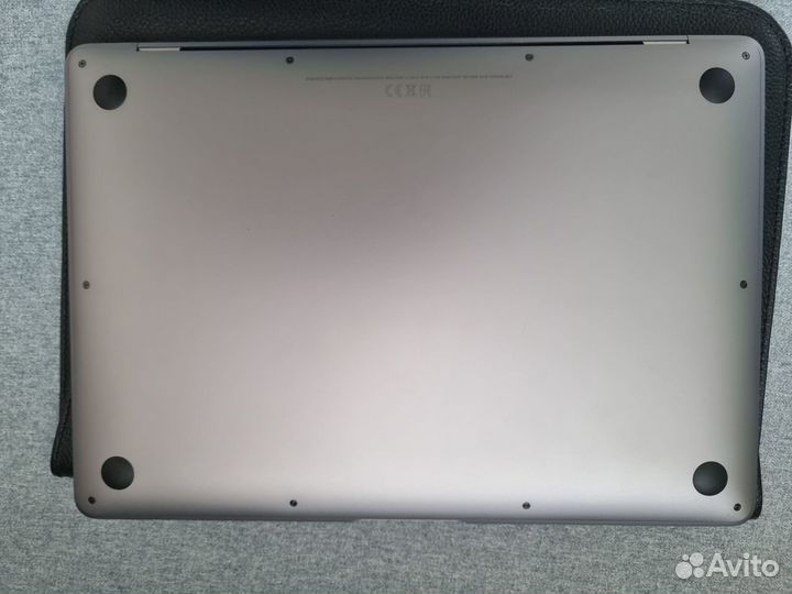 MacBook Air 13 (2020), 512 гб, M1 (8 ядер), RAM 8