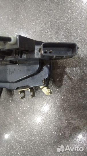 Леворукий замок передний правый nissan X-Trail T31