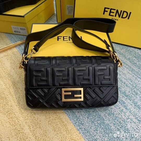 Сумка Fendi Baguette кросс-боди