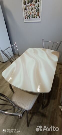 Кухонный стол и стулья
